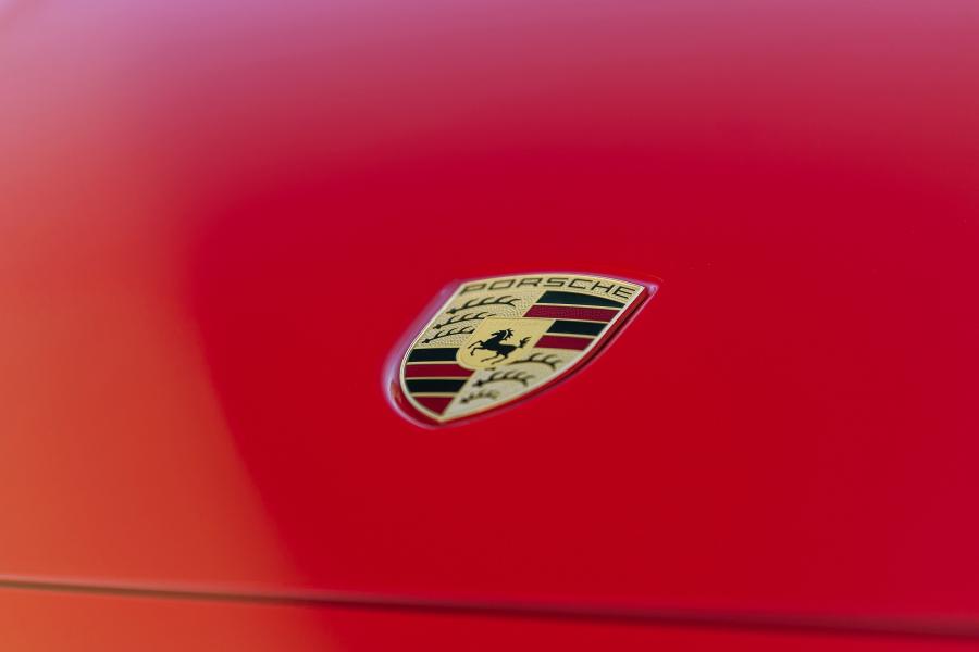 Логотип Porsche 911 Carrera Cabriolet (992) 2019 года  (NA) (фото 37 из 40)